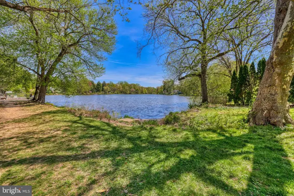 2323 Lakeview Dr, YARDLEY