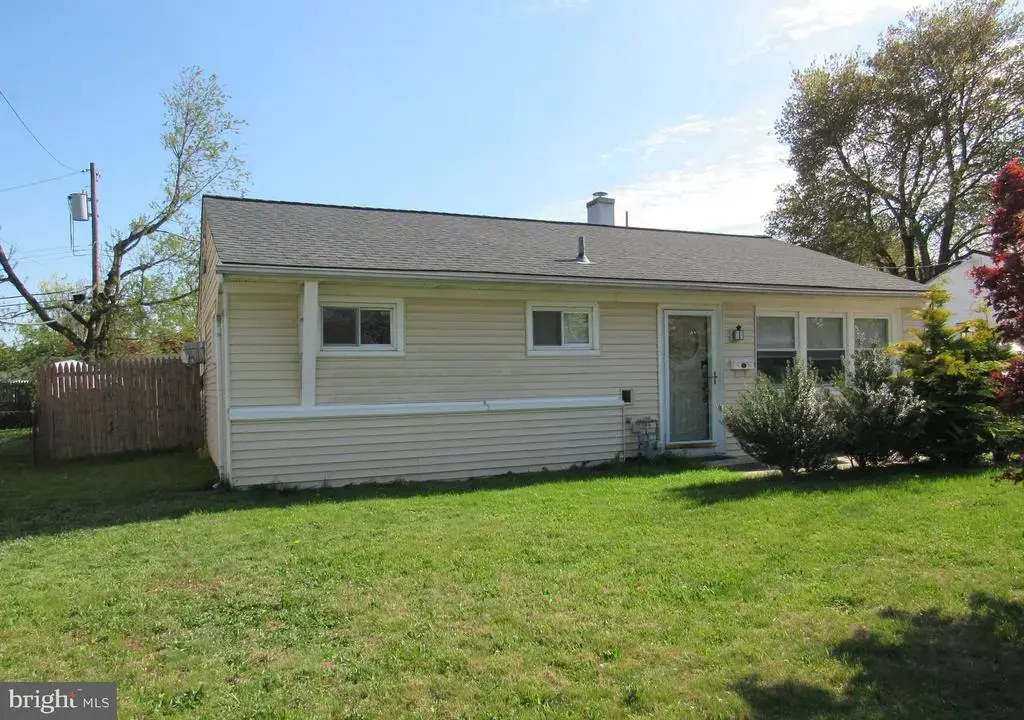 906 Spencer Dr, CROYDON