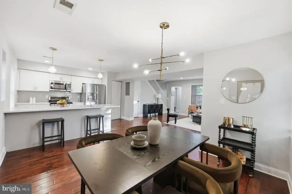 5037 Just St Ne, WASHINGTON
