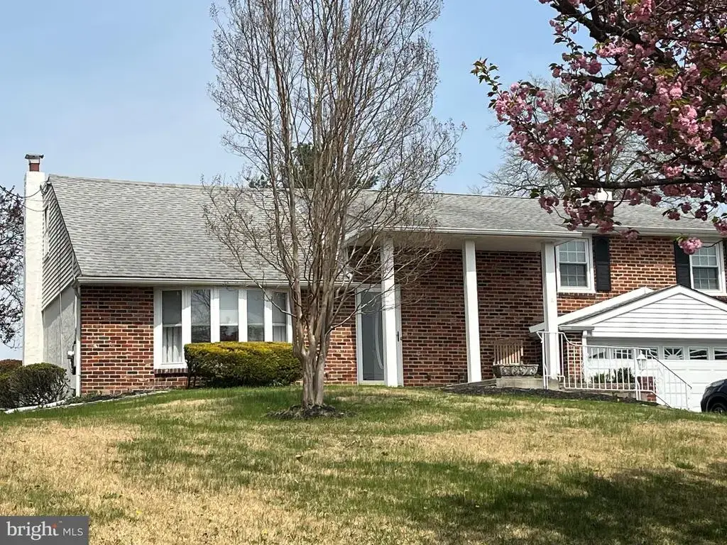 212 S Marmic Dr, SOUTHAMPTON
