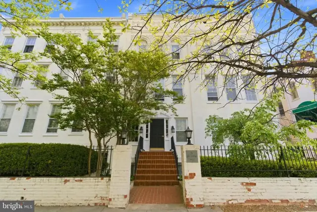 11 2nd St Ne #108, Washington