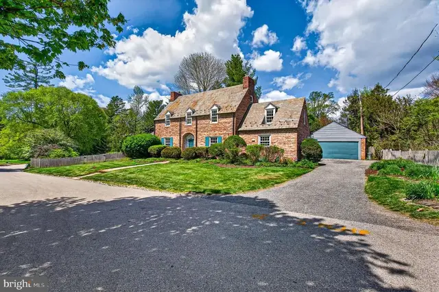 1104 Harriton Rd, Baltimore