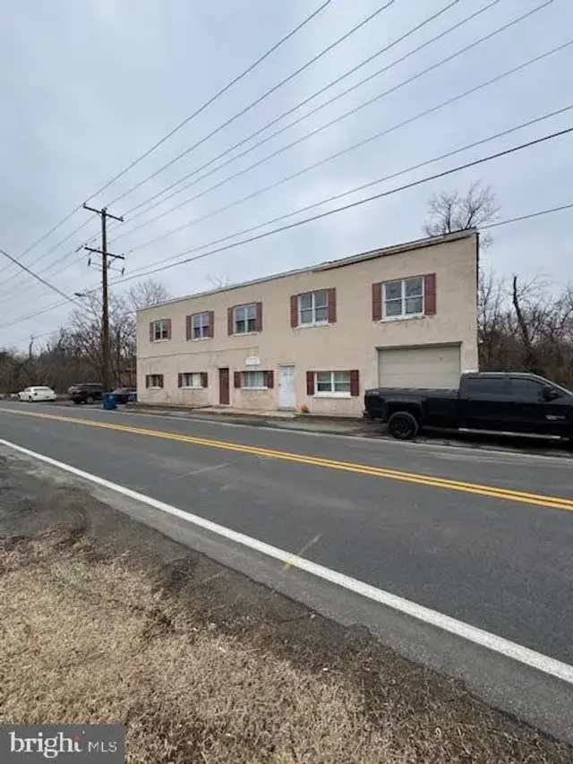 111 W Cecil Ave, North East
