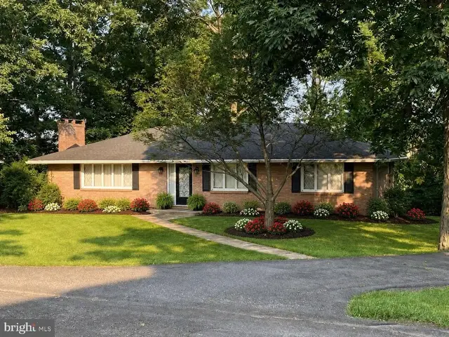 54 Hawthorne Dr, Frostburg