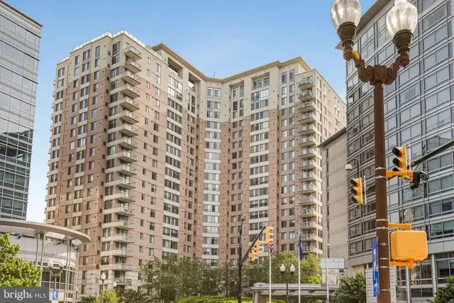 851 N Glebe Rd #402, Arlington