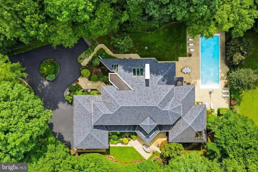 9 Oaklyn Ct, POTOMAC