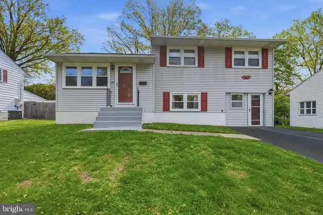 1027 Wagoner Dr, Wilmington
