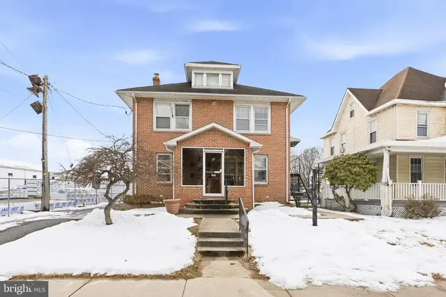 212 W Main St, Elkton