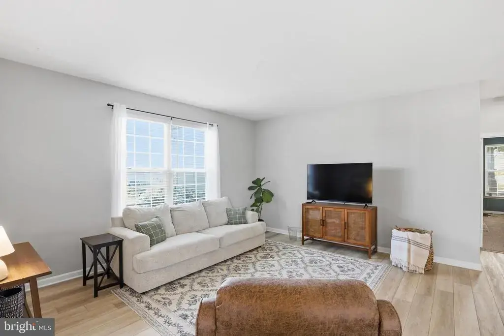 15 W Thrush Dr, MILFORD