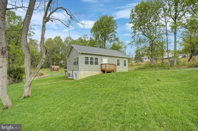 2 Maxine Trl, Fairfield