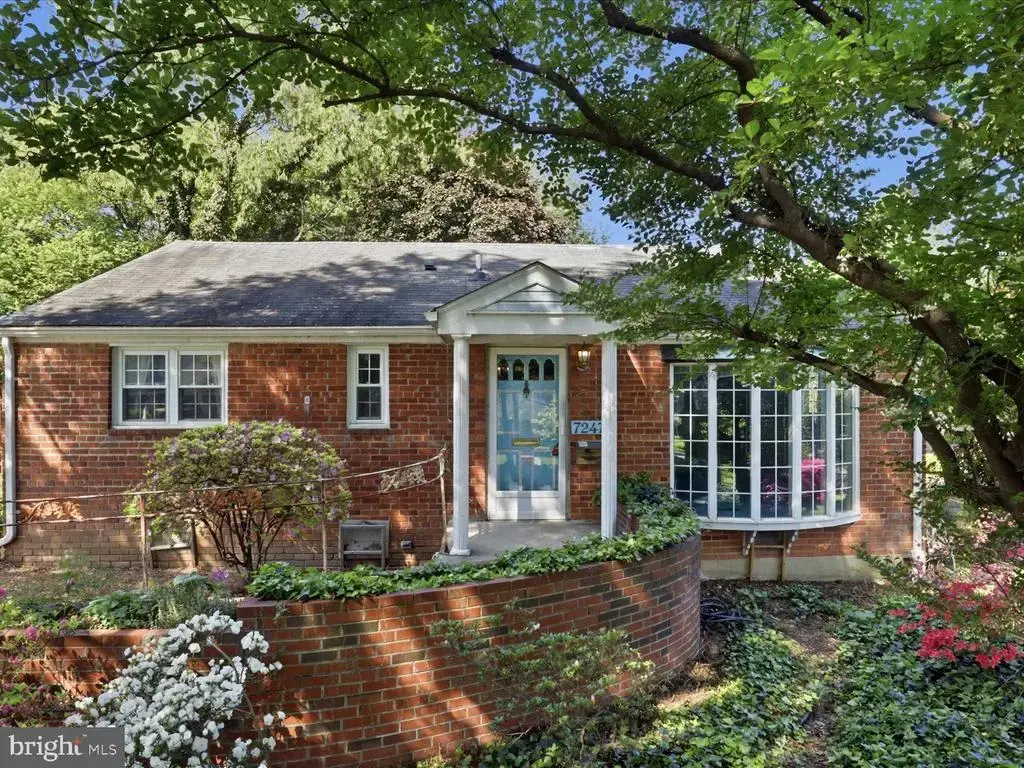 7247 Deborah Dr, FALLS CHURCH