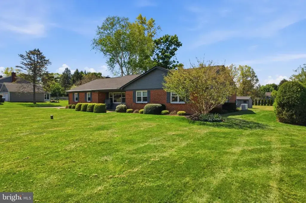 228 Chestnut Valley Dr, DOYLESTOWN