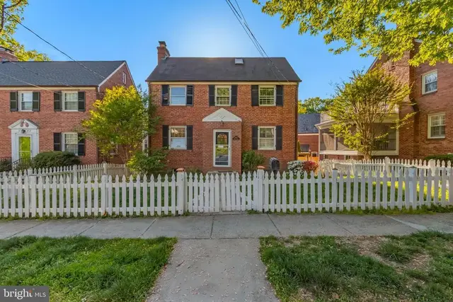 5544 29th St Nw, Washington