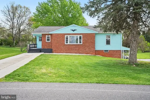 116 Willow Dr, Shippensburg