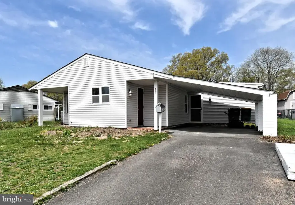 59 Thaliabush Ln, LEVITTOWN