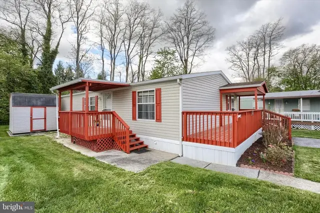 19 Beechwood Dr, Dillsburg