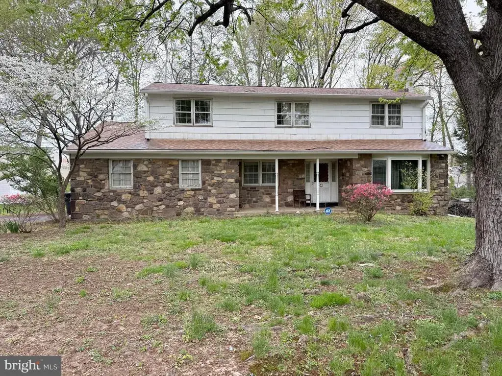 61 Fawn Dr, SOUTHAMPTON