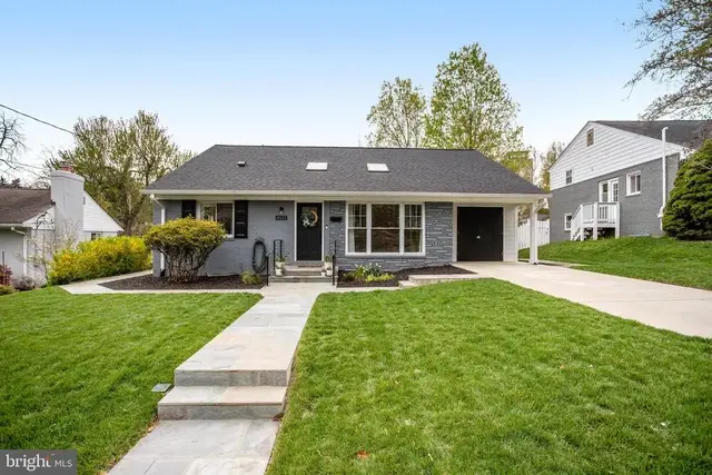 4522 Traymore St, Bethesda