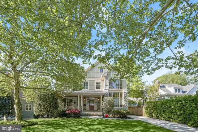 4423 Walsh St, Chevy Chase