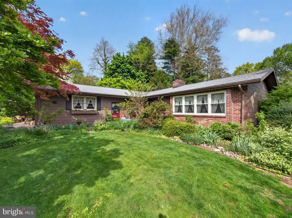 1 Upton Ln, YARDLEY
