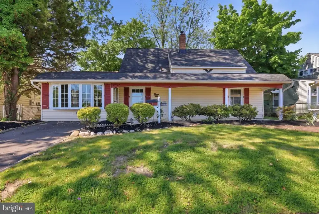 35 Robin Hill Ln, LEVITTOWN
