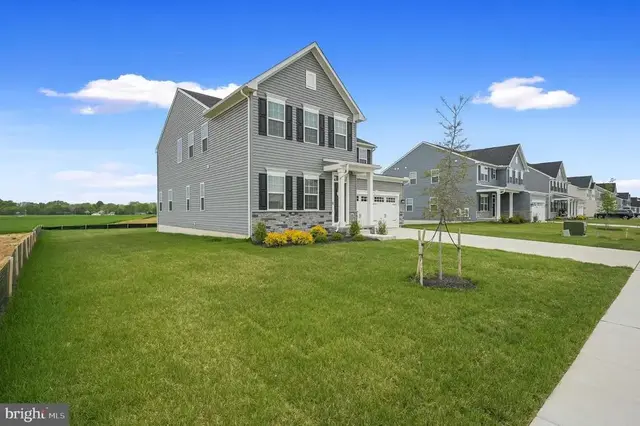 200 Charleston Cir, Dover