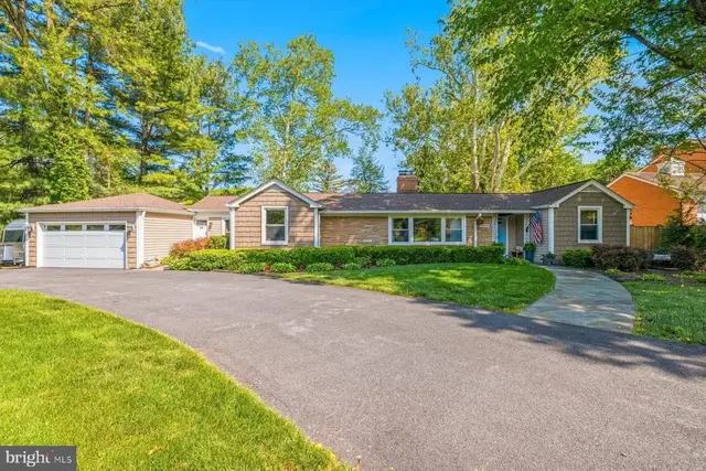 3707 East West Hwy, Chevy Chase