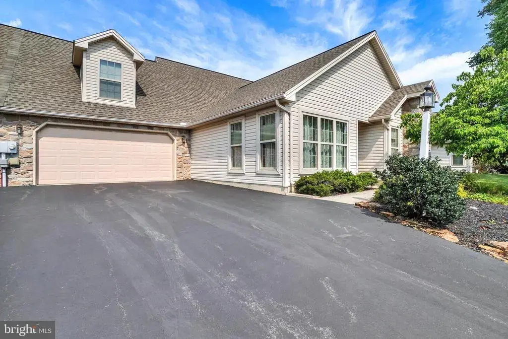 102 Heather Glen Dr, RED LION