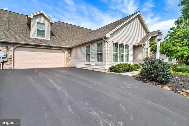 102 Heather Glen Dr, Red Lion