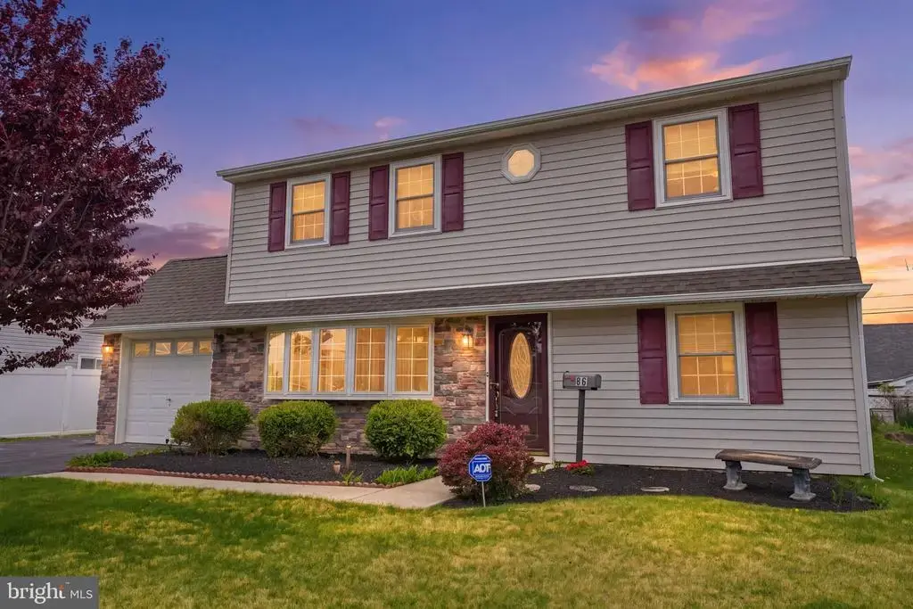 55 Canoebirch Rd, LEVITTOWN