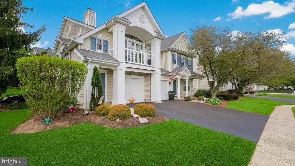 202 Willowoak Ct, WARWICK