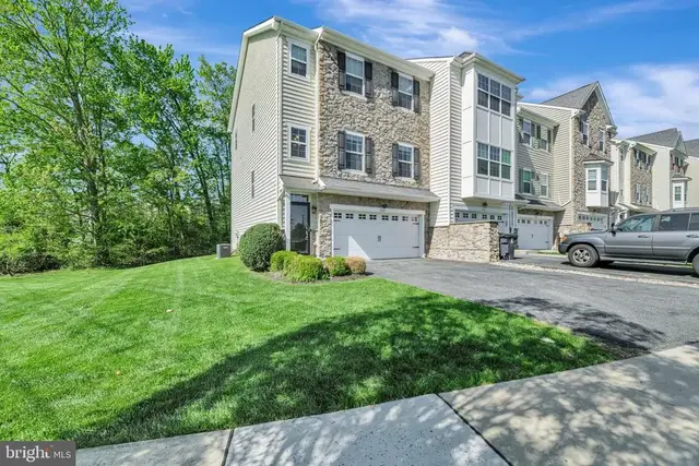 502 Jacobsen Dr, Newark