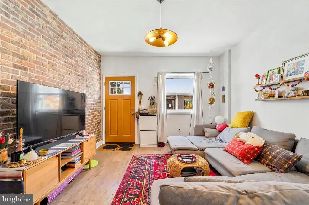 1443 E Oxford St, PHILADELPHIA