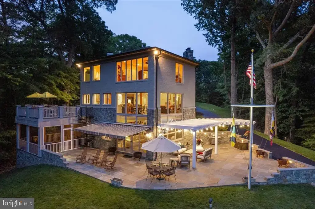 7335 Perry Ln, LUSBY