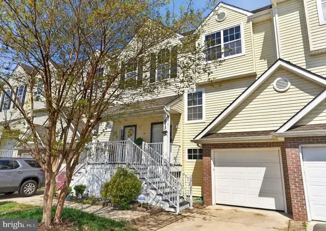 613 Rosemary Dr, Seaford
