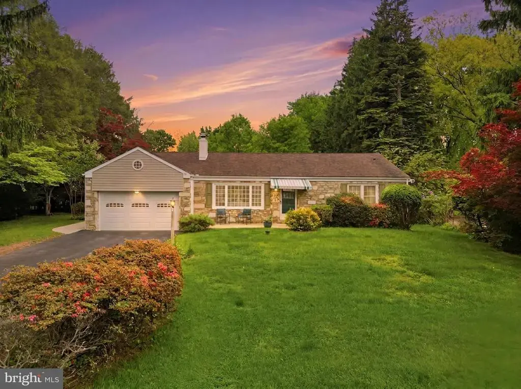 162 Valley Dr, SOUTHAMPTON