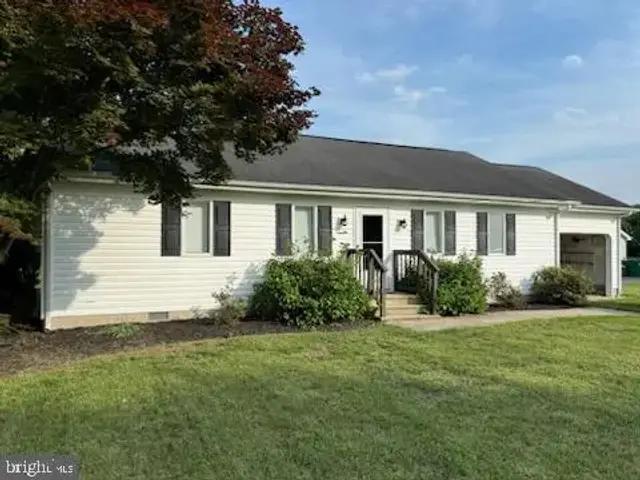 636 Hammond Dr, Milford