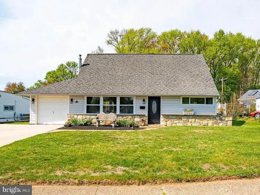 25 Cobalt Ridge Dr N, LEVITTOWN