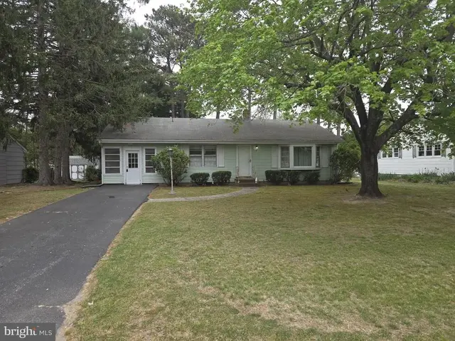 8 Woodside Dr, Milford