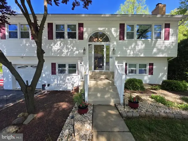 121 N Hunter Forge Rd, Newark