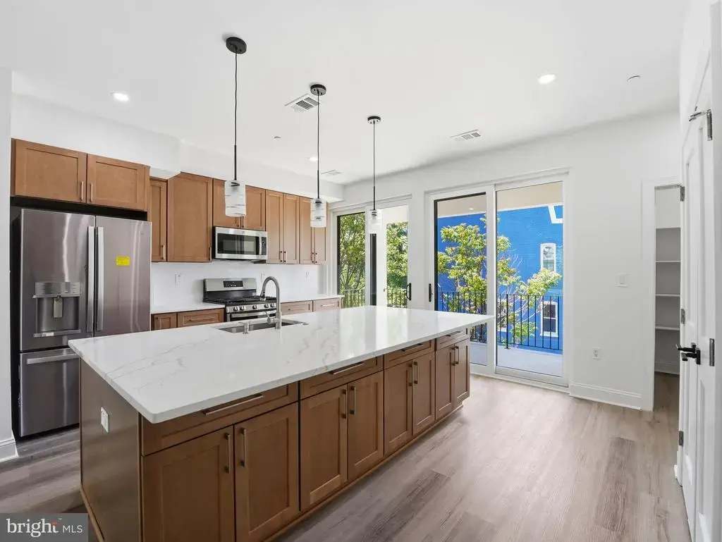 2404 North Capitol St Nw #b, WASHINGTON