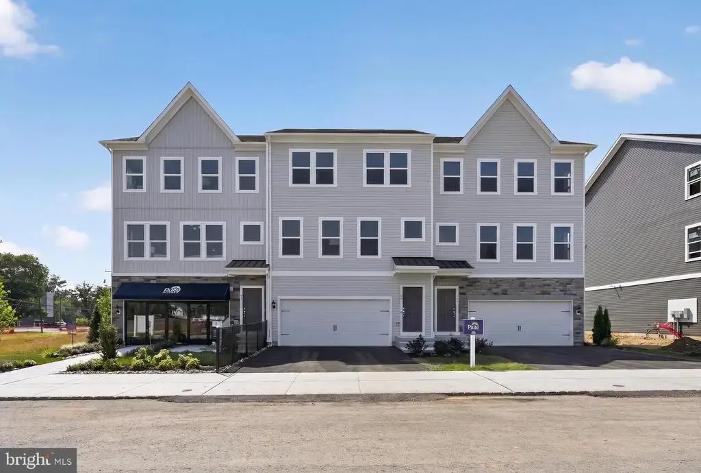 51 Chaucer Ct, LEVITTOWN