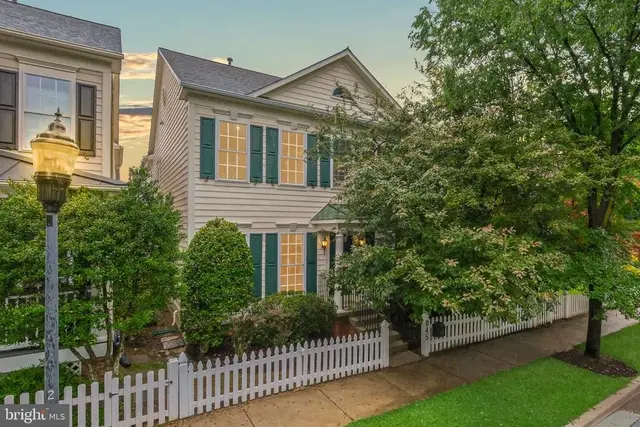 845 Lake Varuna Dr, Gaithersburg