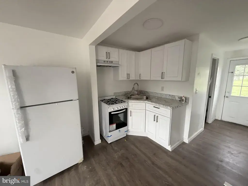 124 E Main St #b, WRIGHTSTOWN