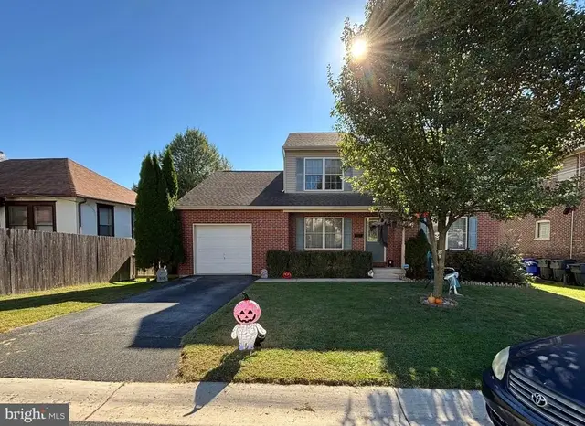 902 Grandview Ave, Wilmington