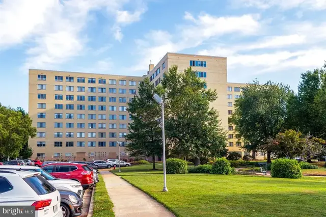 6631 Wakefield Dr #106, Alexandria