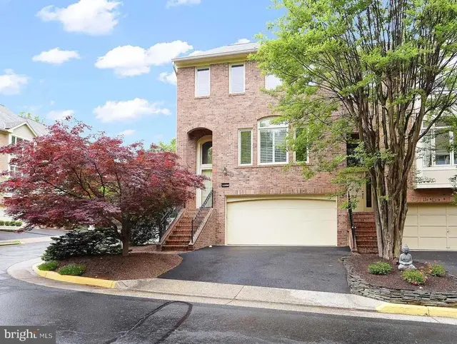 11538 Hemingway Dr, Reston