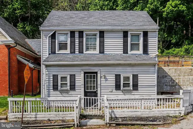 29 E Main St, Railroad