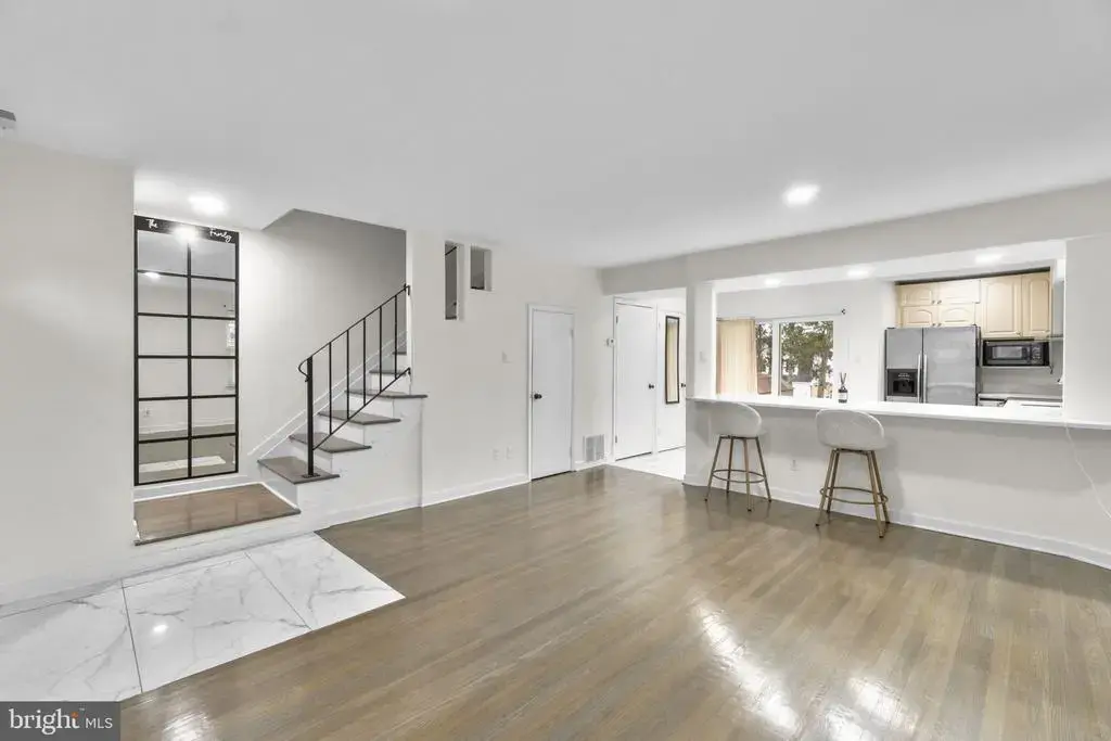 12 Coats Bridge Pl #2f, FREDERICK