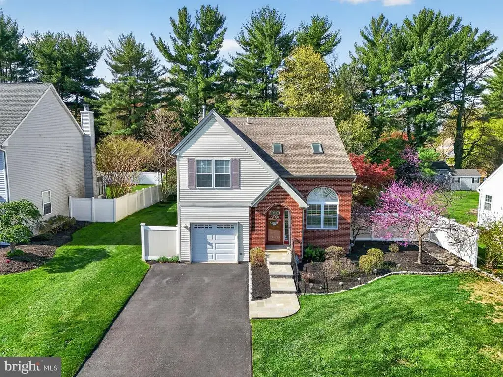 542 Zinn Dr, SOUTHAMPTON